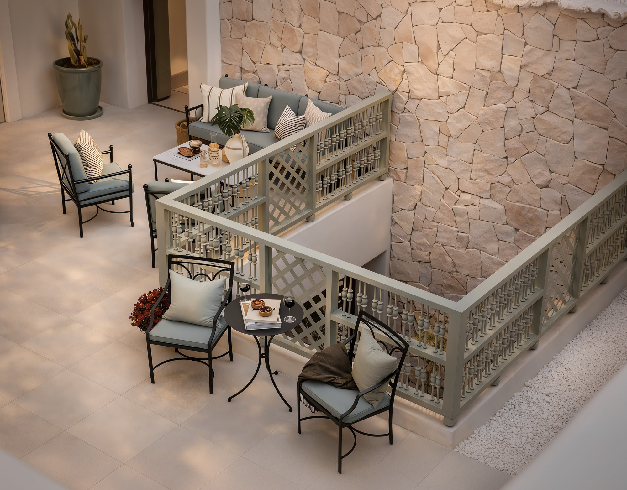 Mediterranean courtyard with white walls, seating corners and natural textures, Villa Africa in La Cerquilla, Nueva Andalucía
