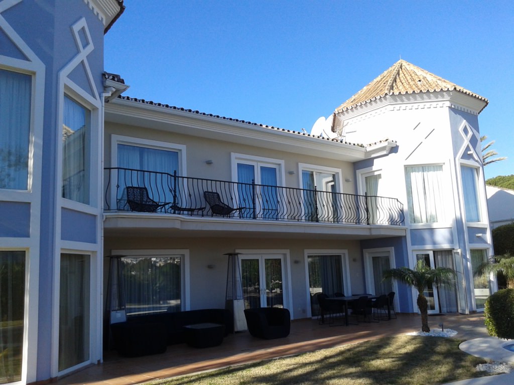 Original exterior of Villa Liria before renovation in La Cerquilla